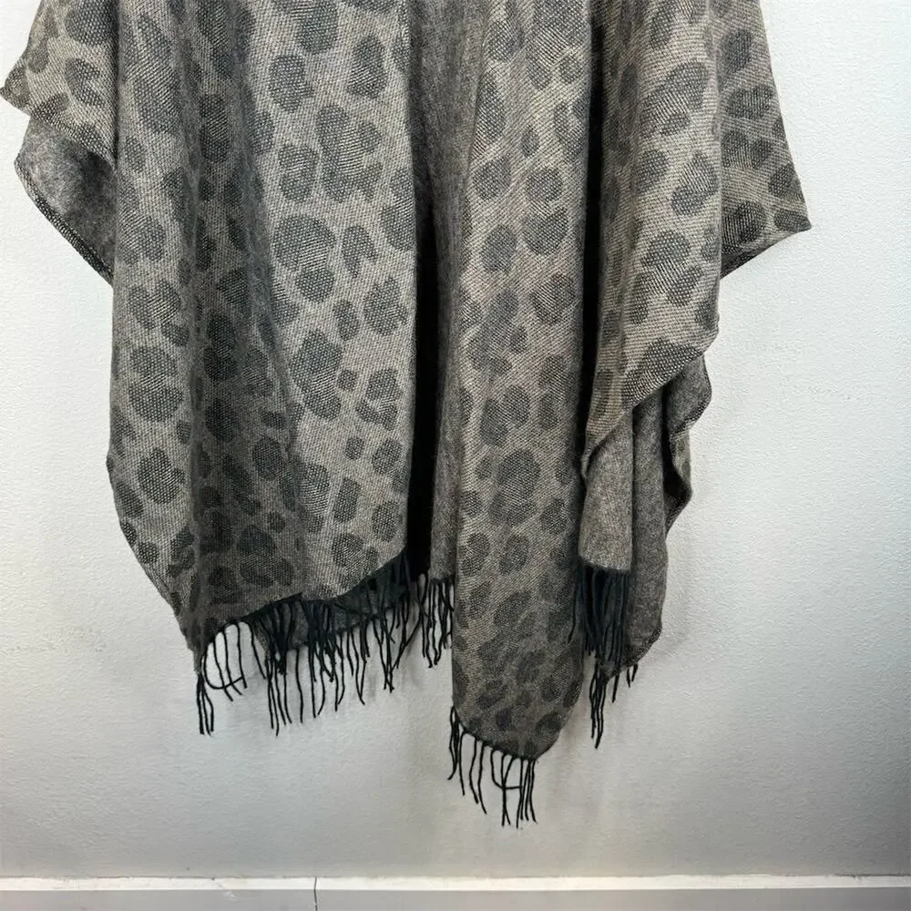 Woolrich Women's Animal Print Cozy Blanket Wrap Scarf Fringe‎ Trim